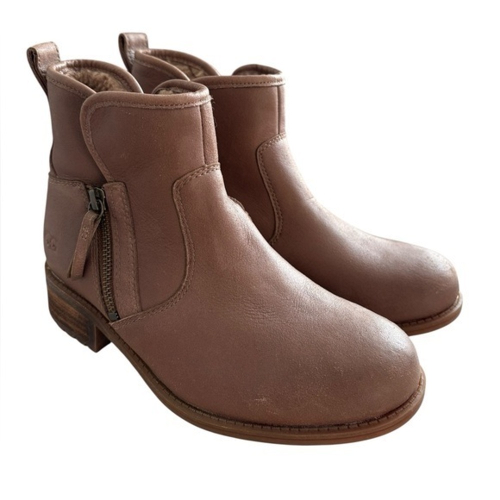 UGG womens Lavelle brown boots size 6.